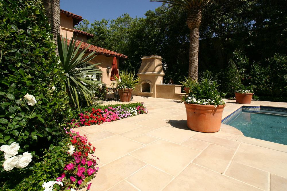 Paved outdoor entertaining area